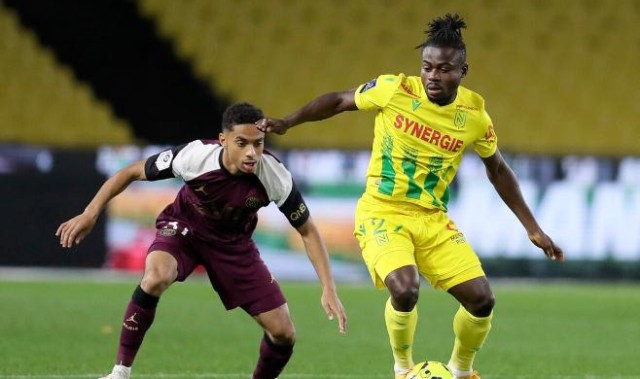  布雷斯特门将超神扑救零封巴黎  