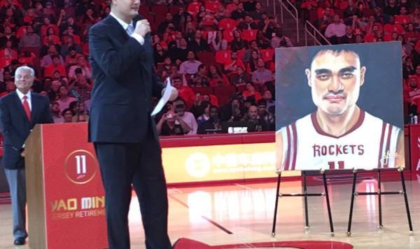  姚明入选名人堂引国内热议潮  