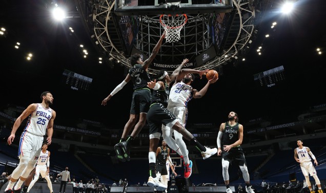  戈贝尔制霸禁区森林狼大胜马刺结束连败