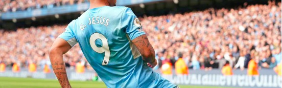  曼城天王山之战，一球小胜利物浦  